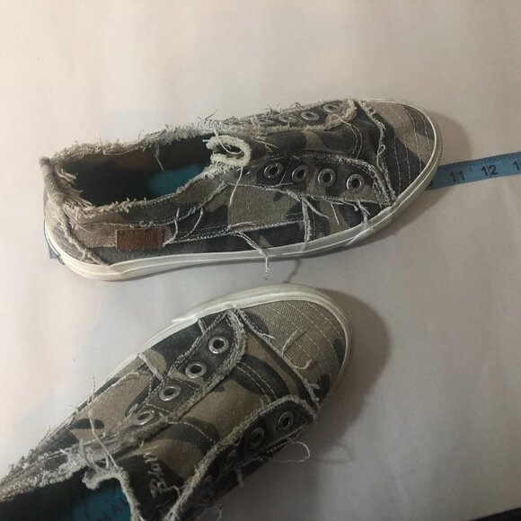 BLOWFISH Sneaker Women's Size US7-7.5 Green Tan Camo Print Slip On Shoes - Picture 5 of 10